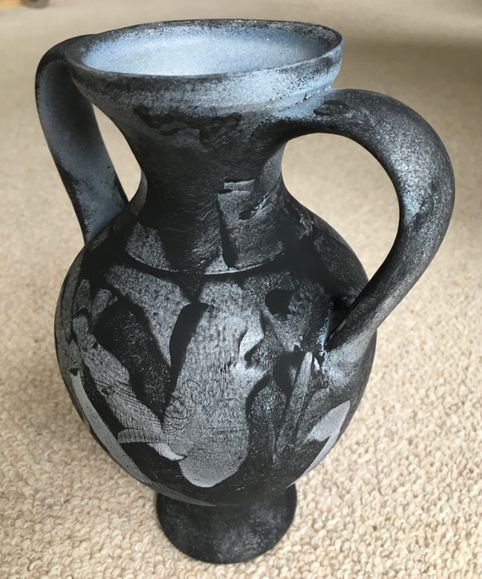 Vase med hank i grå spændende mønster
